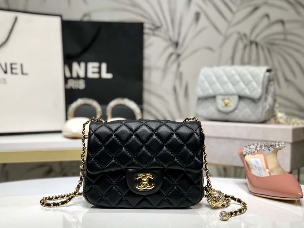 Top Tips to Choose a Replica Chanel Flap Bag for Ladies Replica Chanel Flap Bag